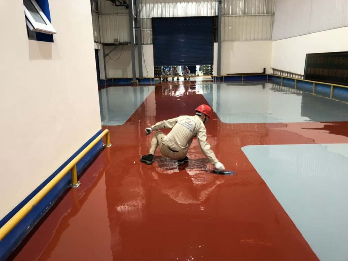 Sơn Epoxy Giá Rẻ 2025: Giải Pháp Thi Công Sàn Nhà Xưởng Tiết Kiệm 3 Yếu tố ảnh hưởng đến giá sơn epoxy: Tìm hiểu các yếu tố chính tác động đến giá sơn epoxy như loại sơn, thương hiệu, diện tích thi công, và điều kiện bề mặt, từ đó dự toán chi phí chính xác hơn.